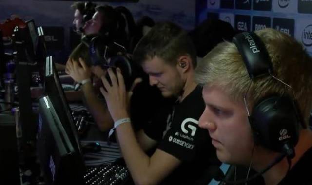 上显得尤为 上显得尤为